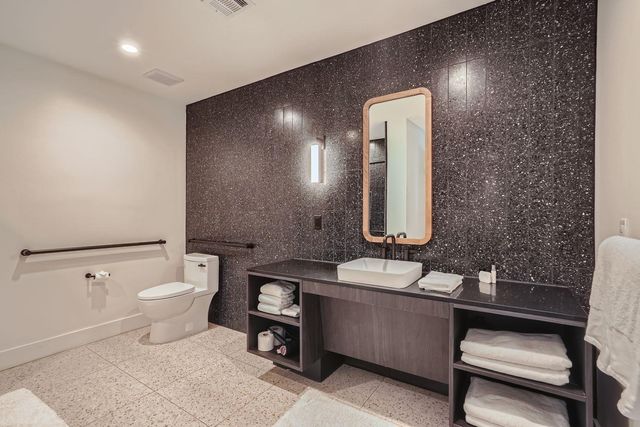 48 E East Ave 1706, Austin, TX 78701