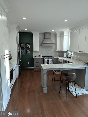 3002 STRATHMEADE ST, Falls Church, VA 22042