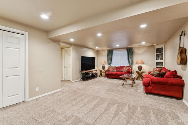 5108 N Samson, Boise, ID 83704