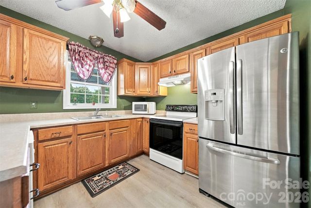 4917 Pond Court, Conover, NC 28613