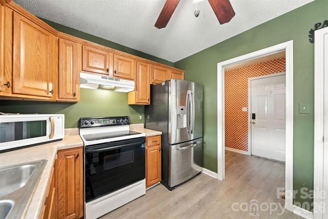 4917 Pond Court, Conover, NC 28613