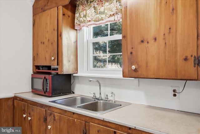 510 N PLEASANT VALLEY RD, Winchester, VA 22601