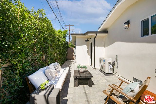 3148 Madera Avenue, Los Angeles, CA 90039