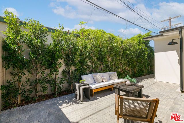 3148 Madera Avenue, Los Angeles, CA 90039