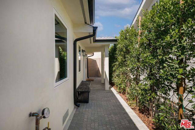 3148 Madera Avenue, Los Angeles, CA 90039