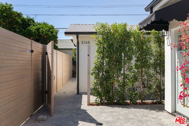 3148 Madera Avenue, Los Angeles, CA 90039