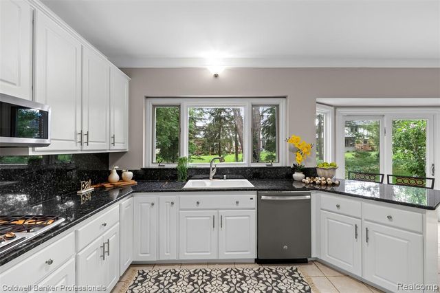 3623 Cedar Shake Drive, Rochester Hills, MI 48309
