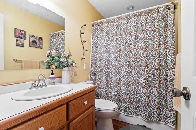 60 Red Fox Rd, Greers Ferry, AR 72067