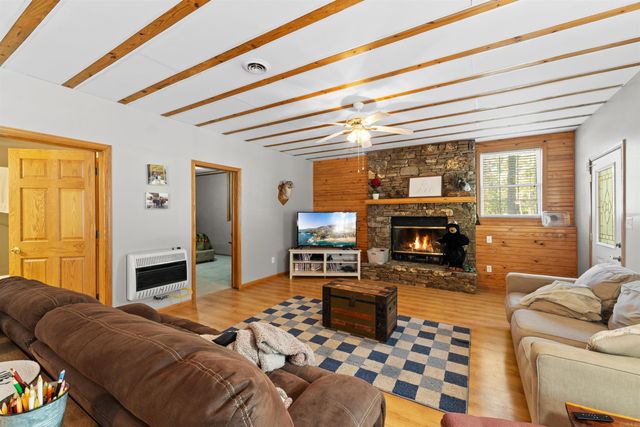 60 Red Fox Rd, Greers Ferry, AR 72067