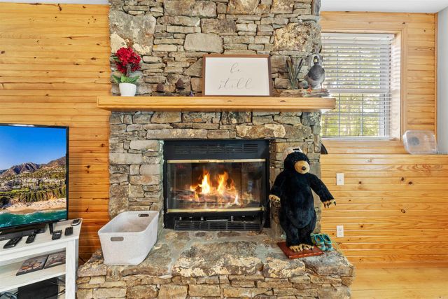 60 Red Fox Rd, Greers Ferry, AR 72067