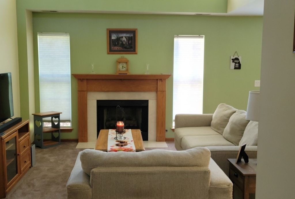 7975 Hedgewood Drive 7975, Darien, IL 60561 — photo 4