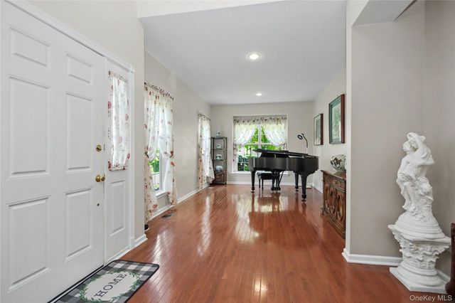 760 Huntington Drive, Fishkill, NY 12524