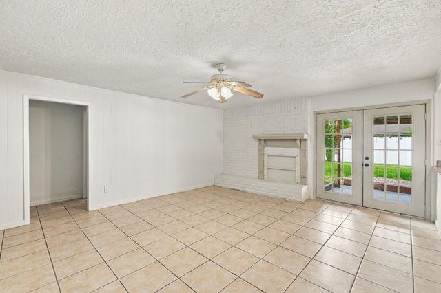 6910 Indian Falls Drive, Houston, TX 77489
