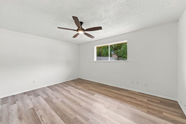 6910 Indian Falls Drive, Houston, TX 77489