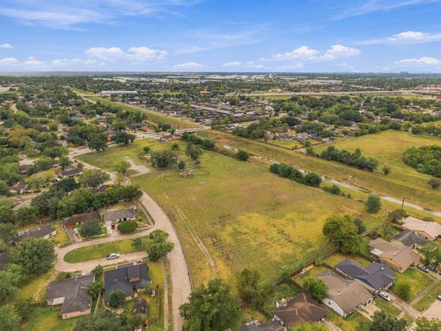6910 Indian Falls Drive, Houston, TX 77489