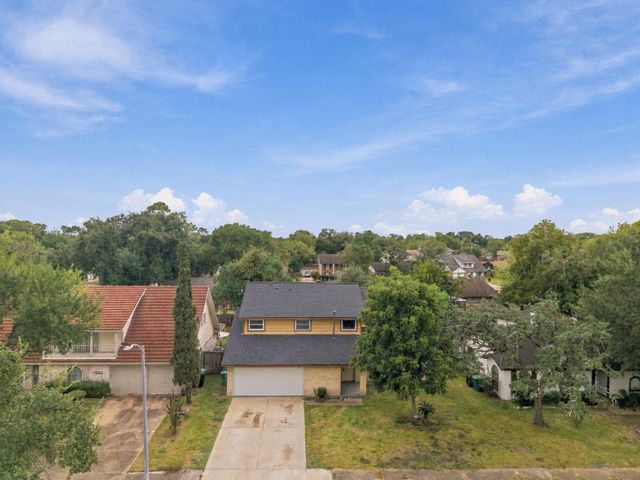 6910 Indian Falls Drive, Houston, TX 77489