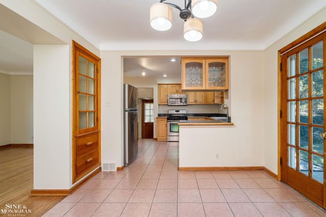 201 McMillan Road, Grosse Pointe Farms, MI 48236