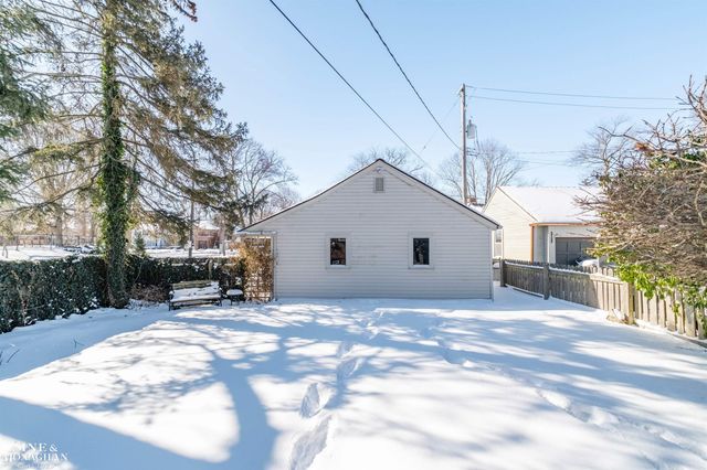 201 McMillan Road, Grosse Pointe Farms, MI 48236