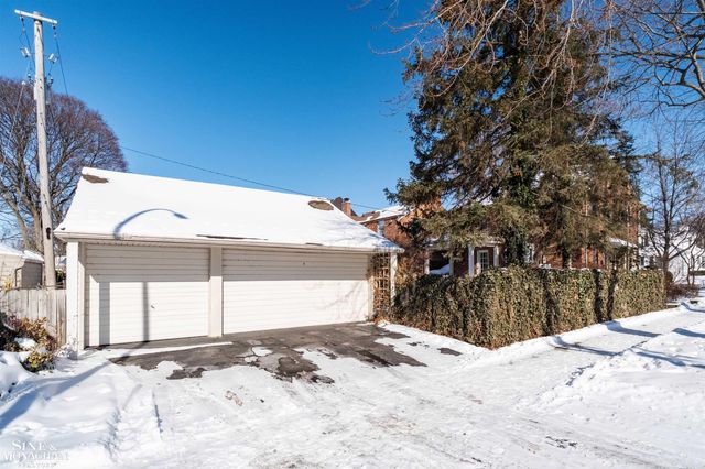 201 McMillan Road, Grosse Pointe Farms, MI 48236