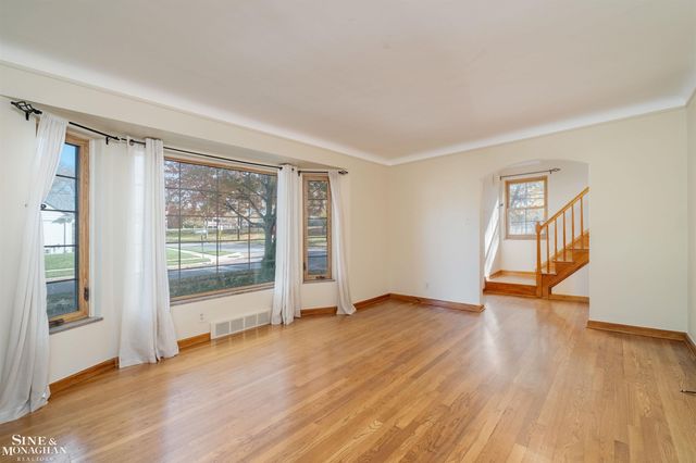 201 McMillan Road, Grosse Pointe Farms, MI 48236