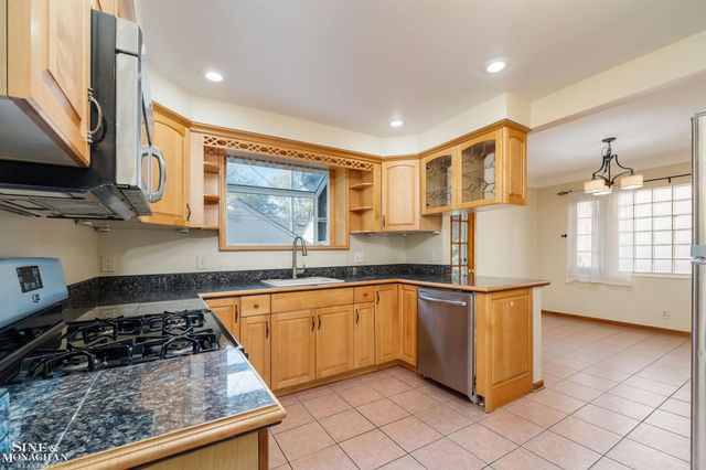 201 McMillan Road, Grosse Pointe Farms, MI 48236