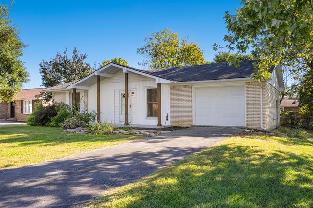 224 E Showalter Drive, Georgetown, KY 40324