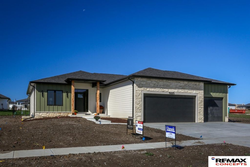 9445 S 81 Street, Lincoln, NE 68516