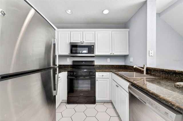 105 BRADFORD BEACH COURT 105, Tampa, FL 33609