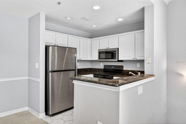 105 BRADFORD BEACH COURT 105, Tampa, FL 33609