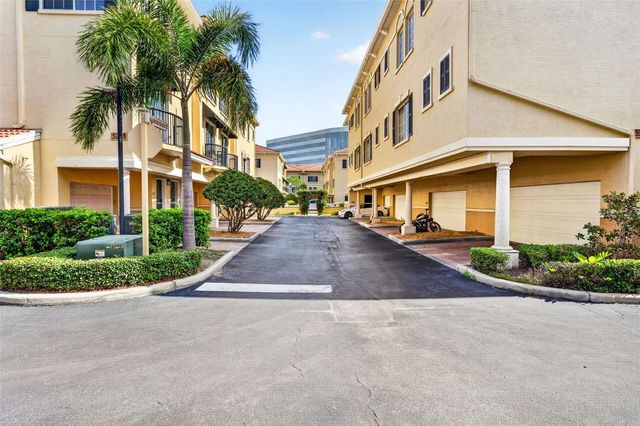 105 BRADFORD BEACH COURT 105, Tampa, FL 33609