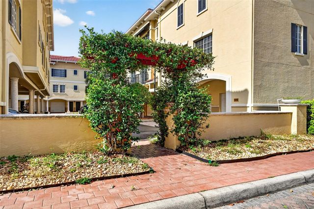 105 BRADFORD BEACH COURT 105, Tampa, FL 33609