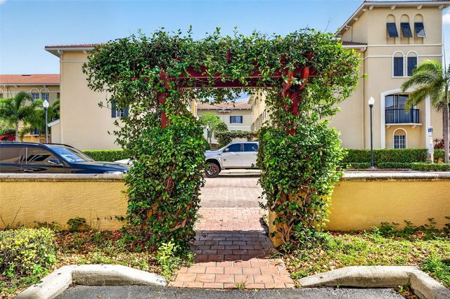105 BRADFORD BEACH COURT 105, Tampa, FL 33609