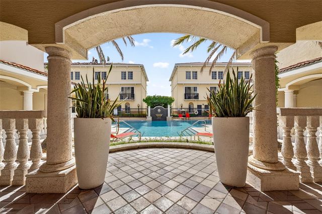 105 BRADFORD BEACH COURT 105, Tampa, FL 33609
