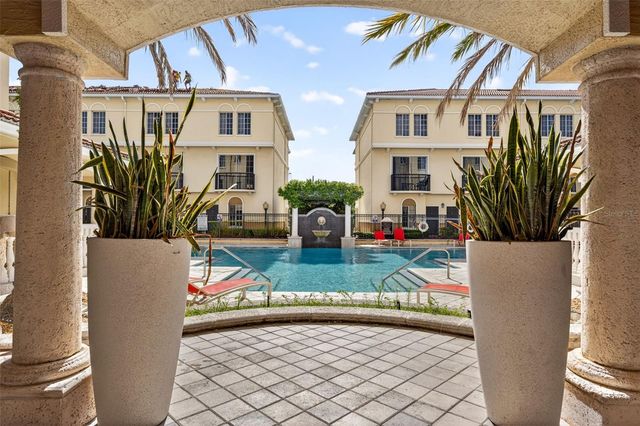 105 BRADFORD BEACH COURT 105, Tampa, FL 33609