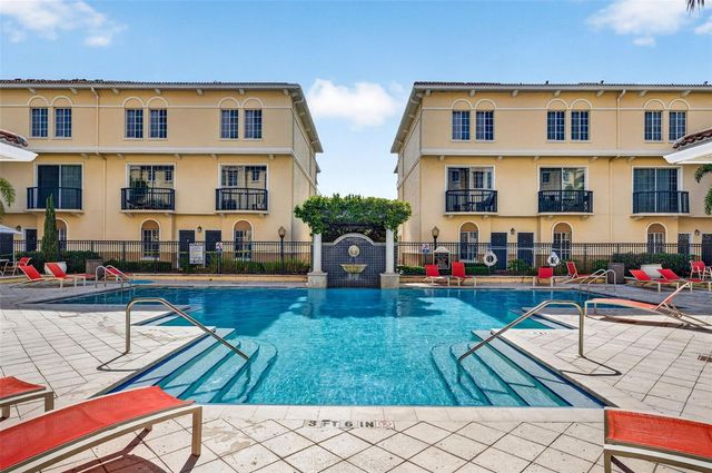 105 BRADFORD BEACH COURT 105, Tampa, FL 33609
