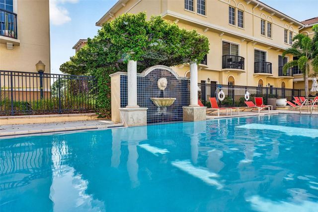 105 BRADFORD BEACH COURT 105, Tampa, FL 33609