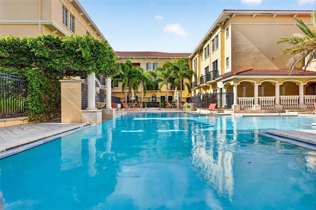 105 BRADFORD BEACH COURT 105, Tampa, FL 33609
