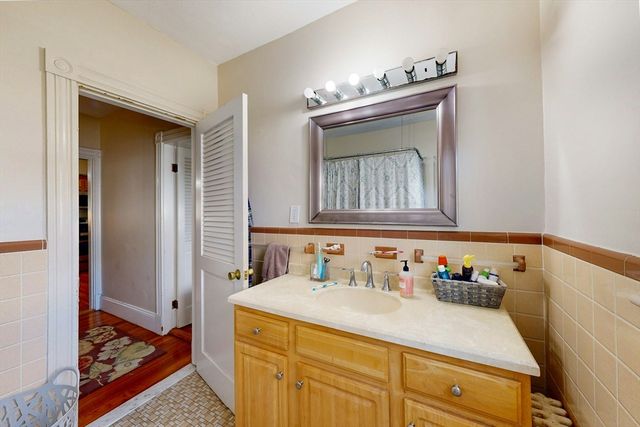 22 Adams St, Winthrop, MA 02152
