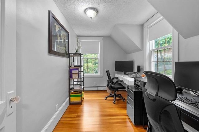 42 Wood St, Woburn, MA 01801