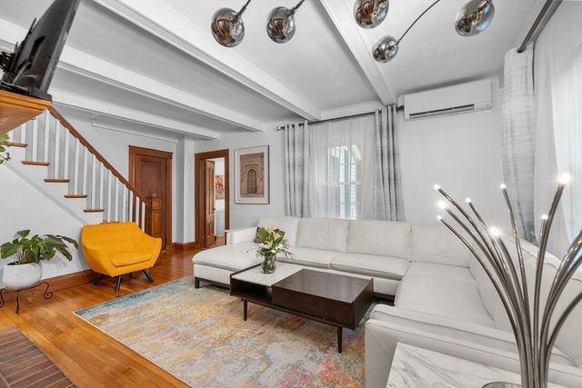 42 Wood St, Woburn, MA 01801