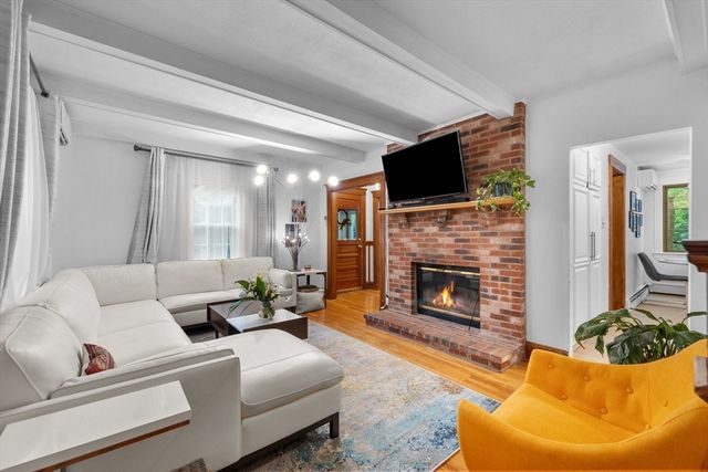 42 Wood St, Woburn, MA 01801