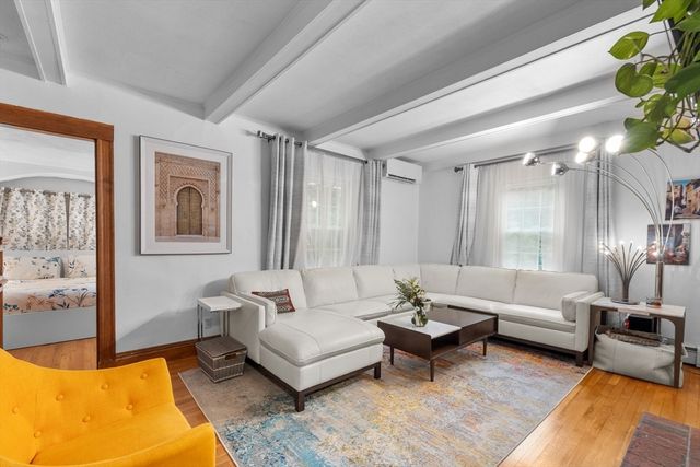42 Wood St, Woburn, MA 01801