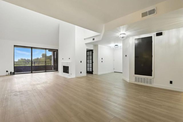 4728 Park Encino Lane 318, Encino, CA 91436