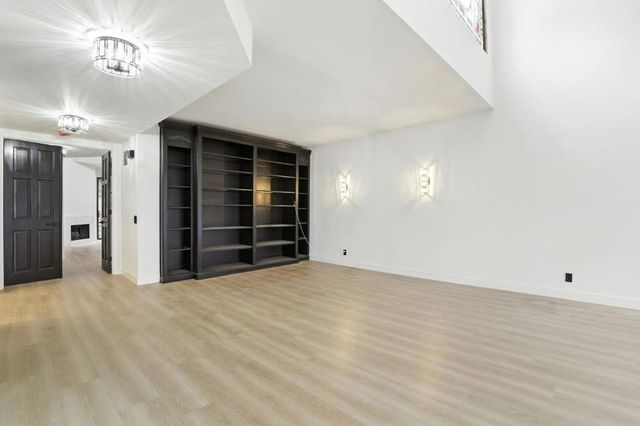 4728 Park Encino Lane 318, Encino, CA 91436