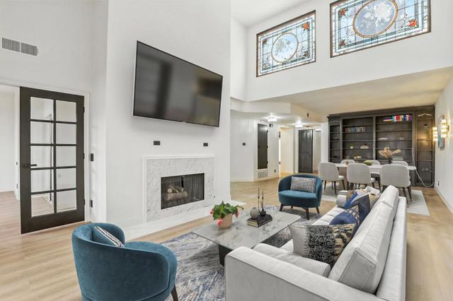 4728 Park Encino Lane 318, Encino, CA 91436