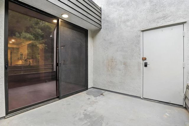 4728 Park Encino Lane 318, Encino, CA 91436