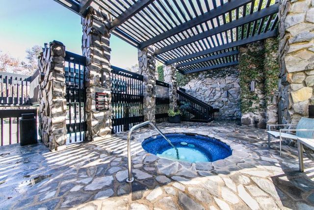 4728 Park Encino Lane 318, Encino, CA 91436