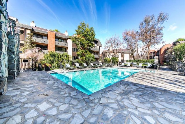 4728 Park Encino Lane 318, Encino, CA 91436