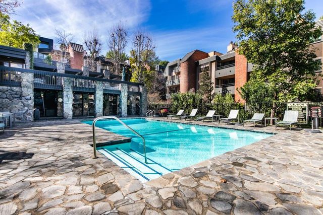 4728 Park Encino Lane 318, Encino, CA 91436