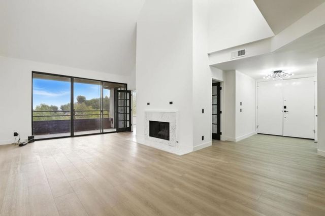 4728 Park Encino Lane 318, Encino, CA 91436